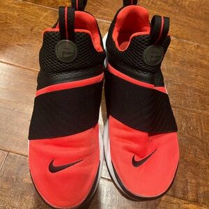 Nike Presto Kids Red and Black Athletic Shoes